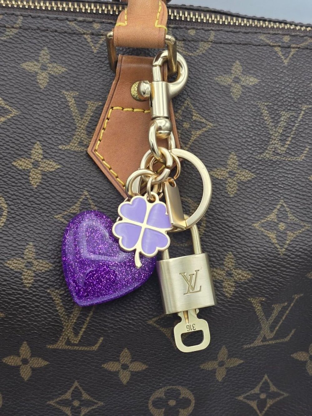 Authentic Louis Vuitton Gold Padlock 🔒Shiny LV Key + Unbranded Heart Bag Charm - Picture 8 of 10